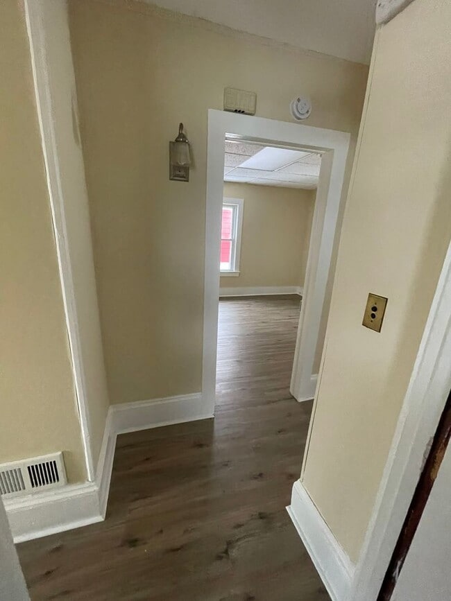 Building Photo - 118 S 8th St