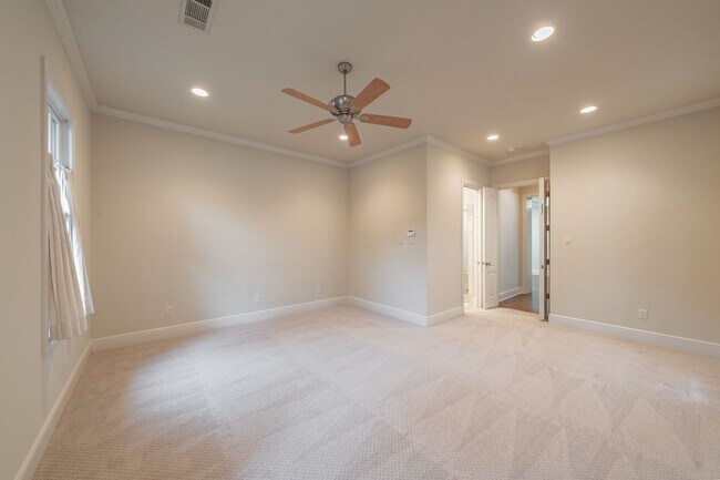 Building Photo - Beautiful Monticello Town Home!!!