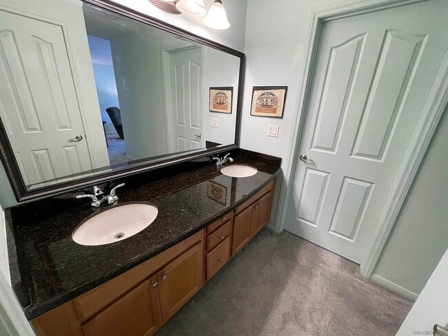 Building Photo - 3030 Suncrest Dr