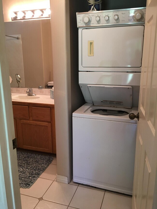 Building Photo - 120 Kanani Rd