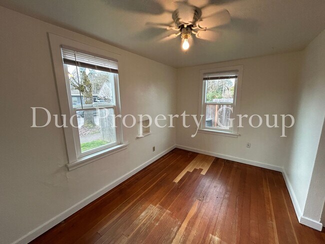 Building Photo - 13th &amp; Chambers