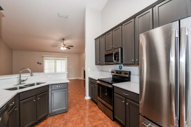Building Photo - 6789 Southern Oaks Dr