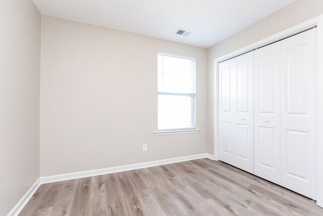 Building Photo - 713 Wildwood Dr