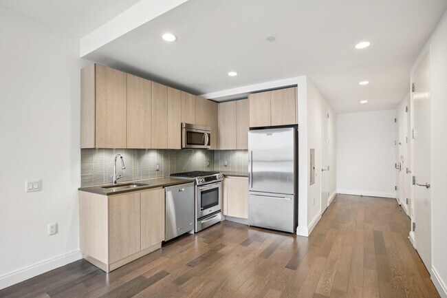 Building Photo - 148 1st St