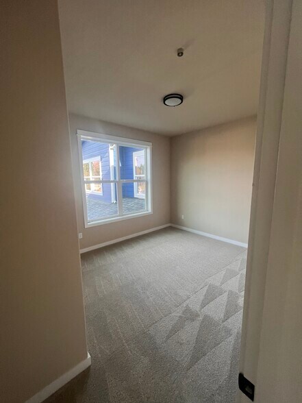 Building Photo - 11420 8th Ave S