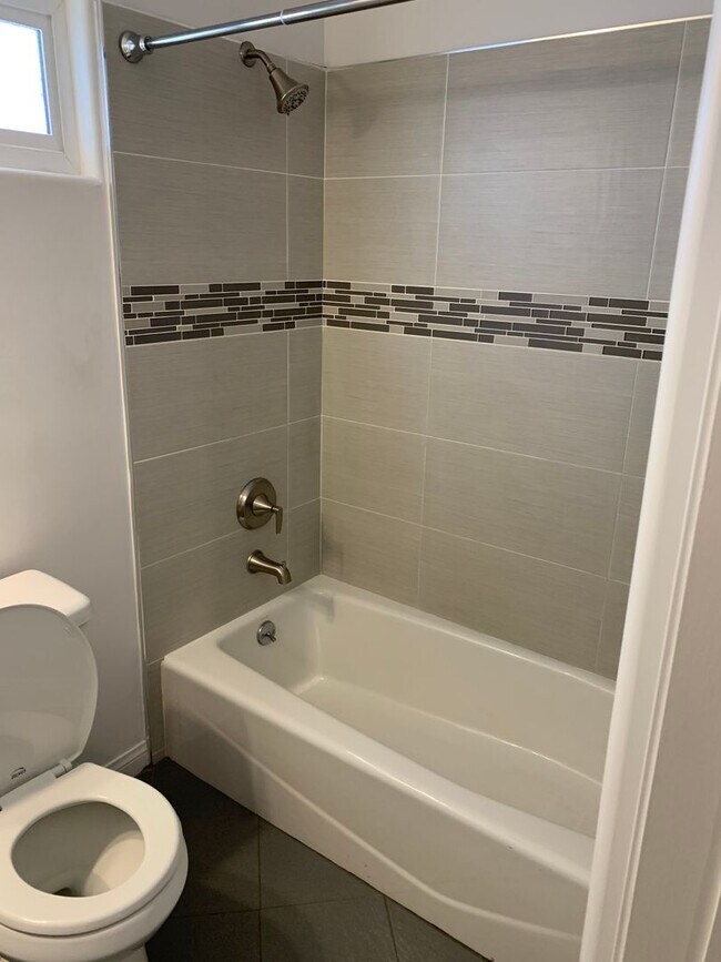 Building Photo - Beautiful 4 Bedroom, 2 Bathroom Sylmar House for Lease (Main House)!