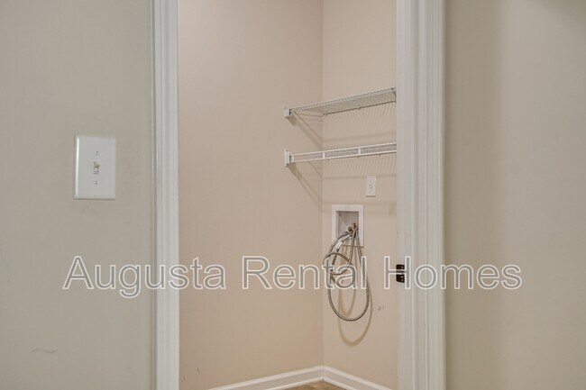 Building Photo - 633 Colston Ave