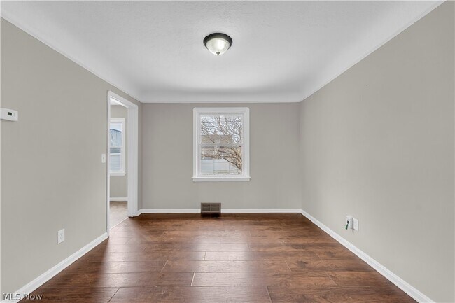 Building Photo - 8008 Pelham Dr