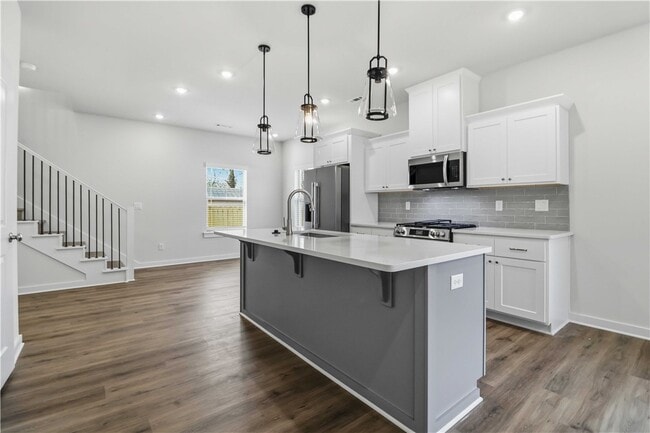 Building Photo - 3406 SE K St