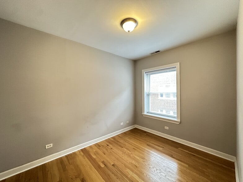Building Photo - 3256 N Clifton Ave