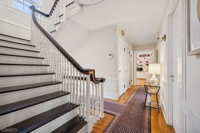 Building Photo - 258 Ridgewood Ave