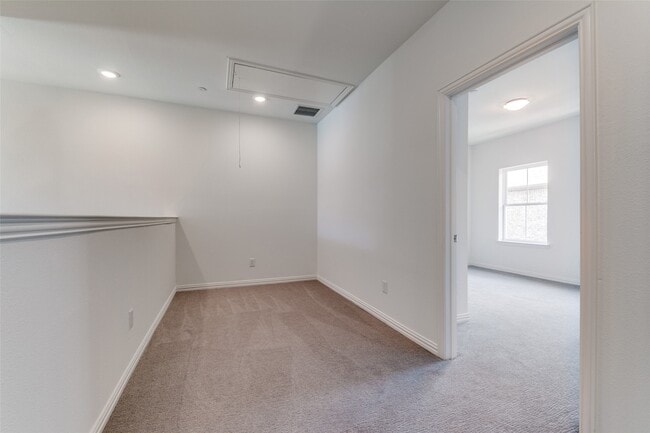Building Photo - 2418 Ash Ln