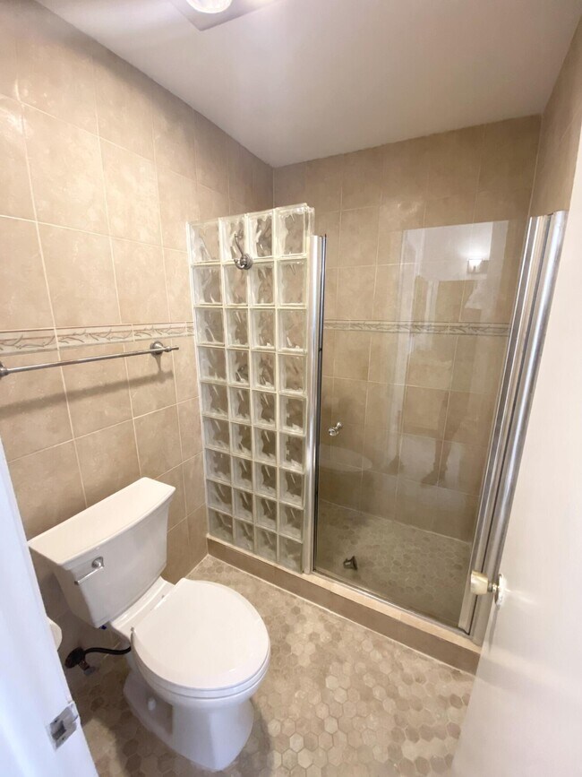 Building Photo - 2480 Juniper Dr