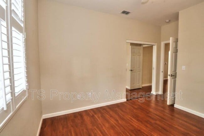 Building Photo - 217 Barnhill Dr