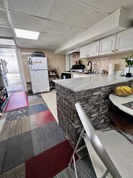 Kit w Refrigerator - 188 Palisade Ave