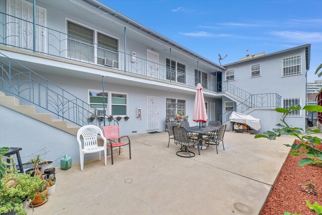 Courtyard and BBQ Area - 122 Elm Ave