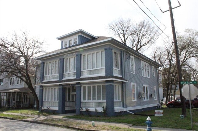 Building Photo - 19 Hyde Park Blvd