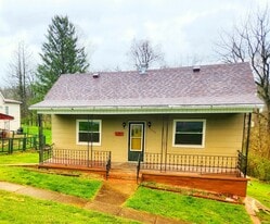 Building Photo - 1404 Chamberlain Ave