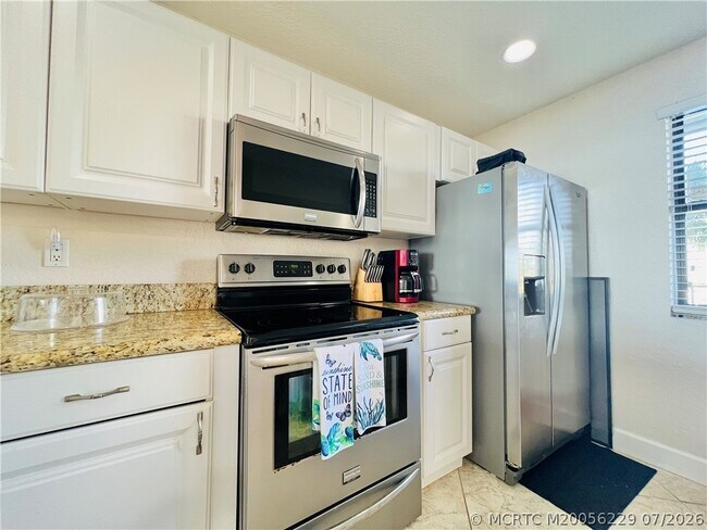 Building Photo - 4250 N Hwy A1A