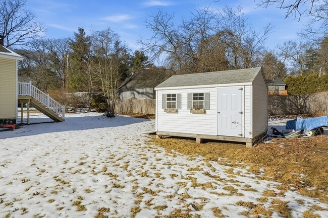 Building Photo - 43 Little John Dr