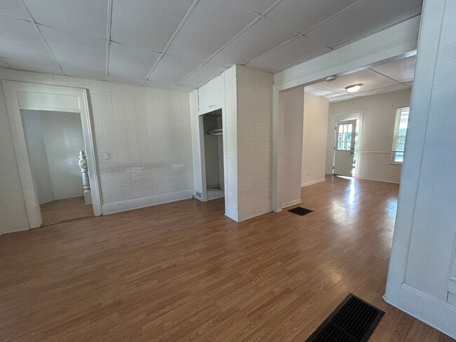 Building Photo - 144 N Broad St