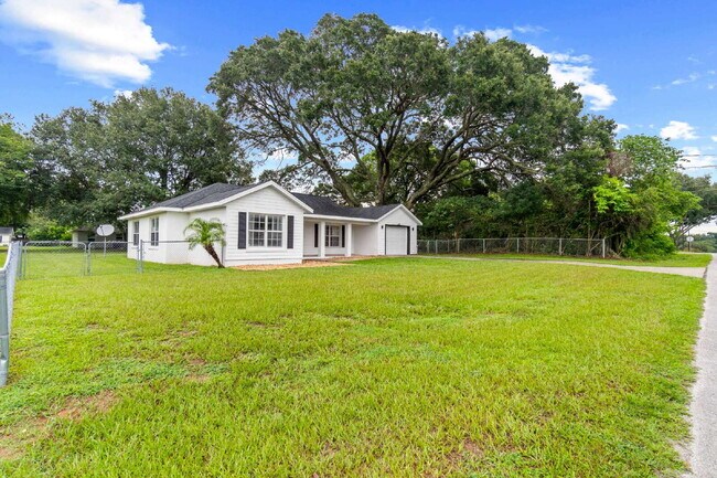 Building Photo - Updated 3BR Home with Fenced Backyard & Great Kitchen