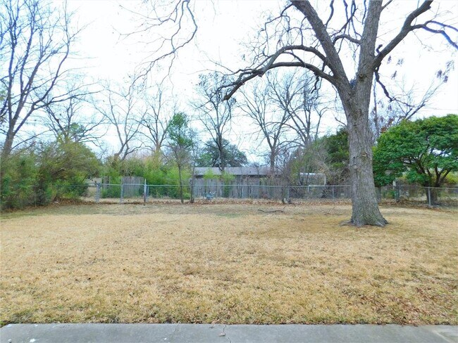 Building Photo - 1713 Crescent St