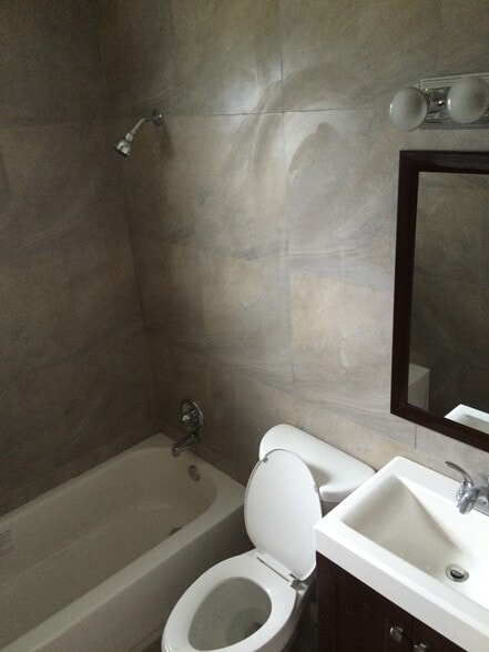 Building Photo - 681 SW 29th Ter