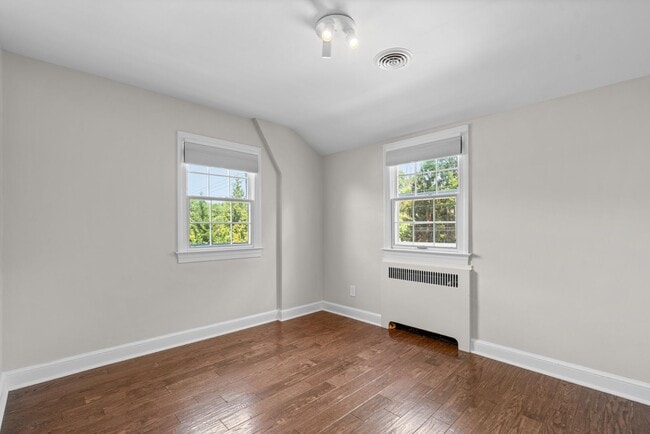 Building Photo - 3 Bed 3 Bath - Bethesda Colonial - Move-In...