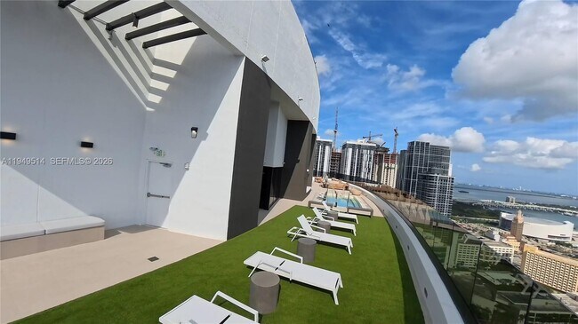 Building Photo - 225 N Miami Ave