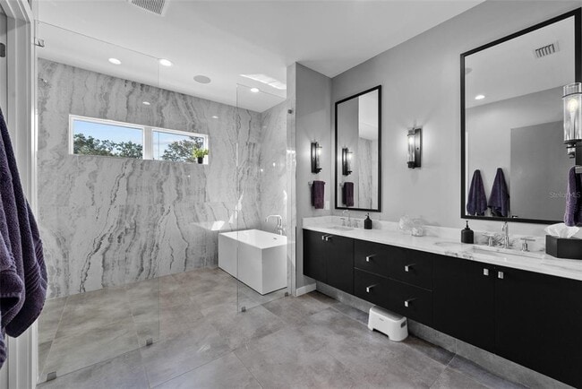 Building Photo - 3624 S Gardenia Ave