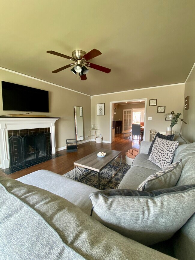 Building Photo - 2117 S Delaware Ct