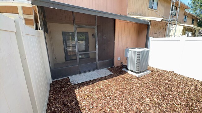 Building Photo - Newly renovated 2 bedroom Townhouse for Re...