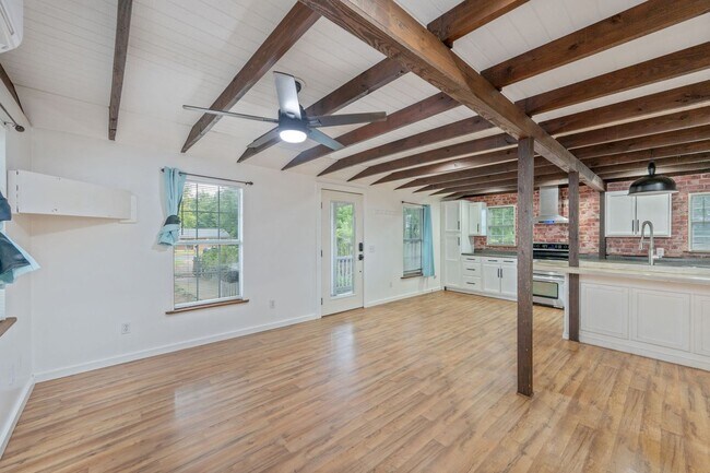 Building Photo - 271 Bracewell St