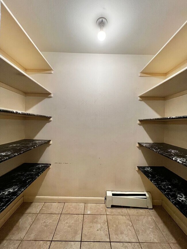 Building Photo - Robertson1005 (KC-JF)