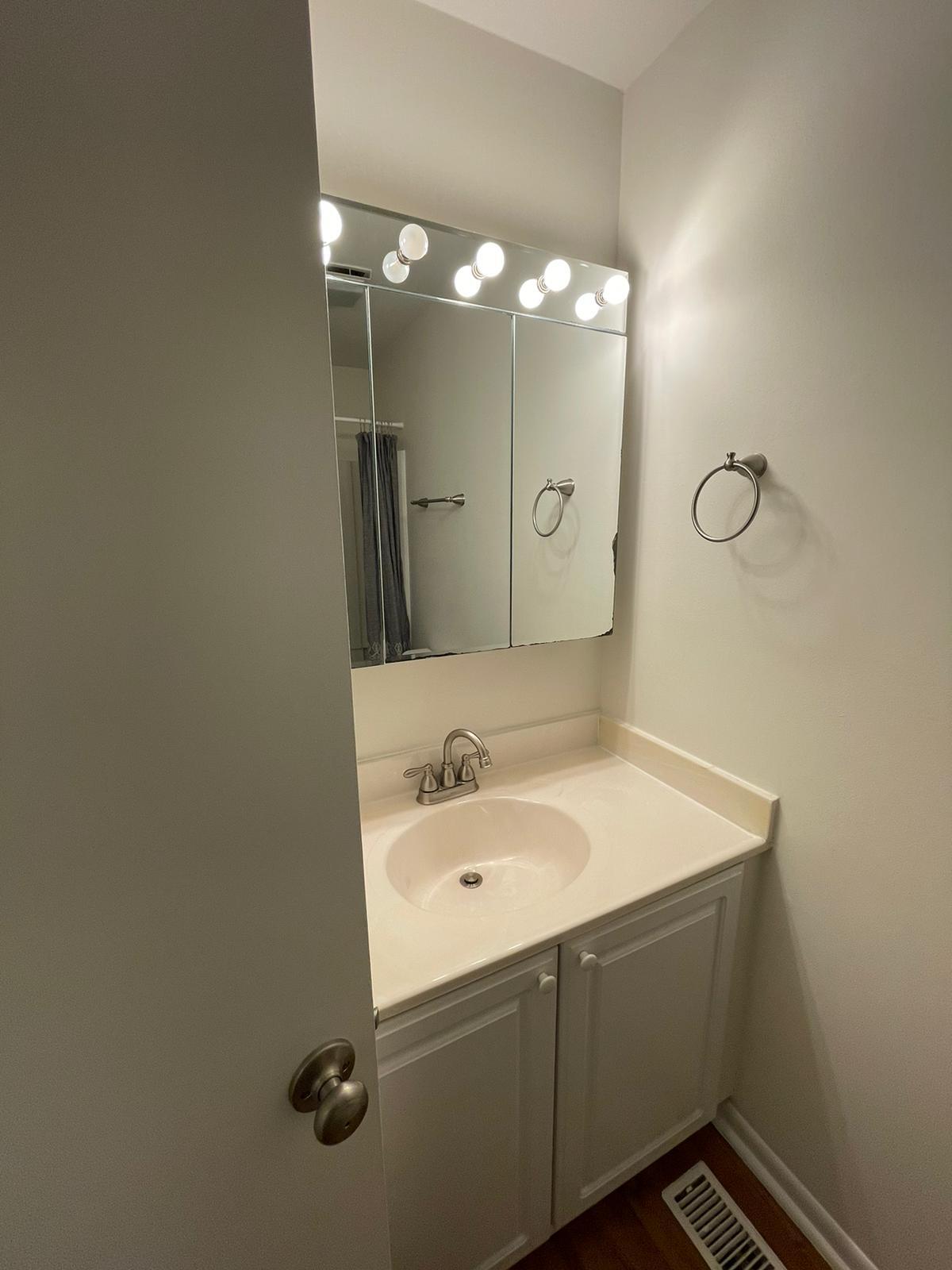 Building Photo - 128 Beechwood Drive