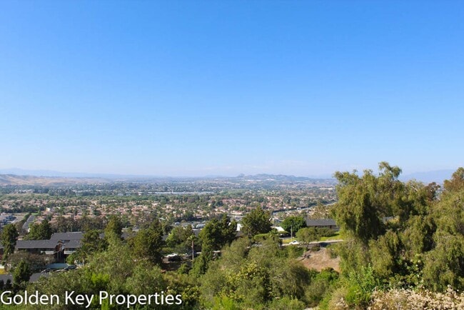 Building Photo - Beautiful upgraded 2BR condo in the Quail ...