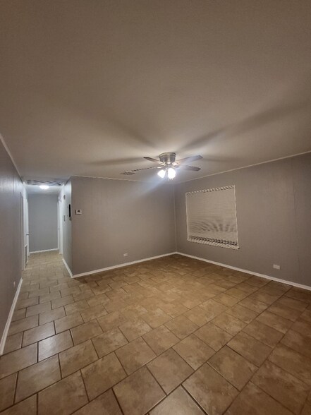 Building Photo - 214 Early Way Dr