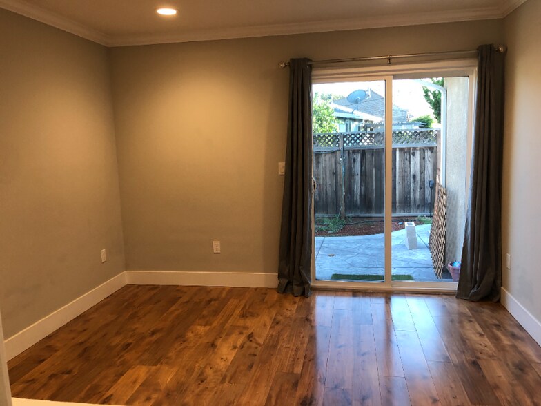 Building Photo - 218 Bradford Dr