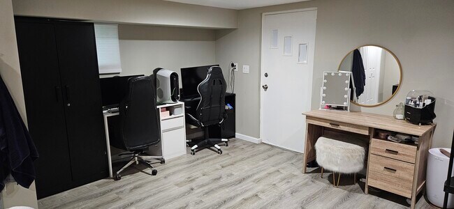 Office area in large Bedroom - 44 Kenyon Ave