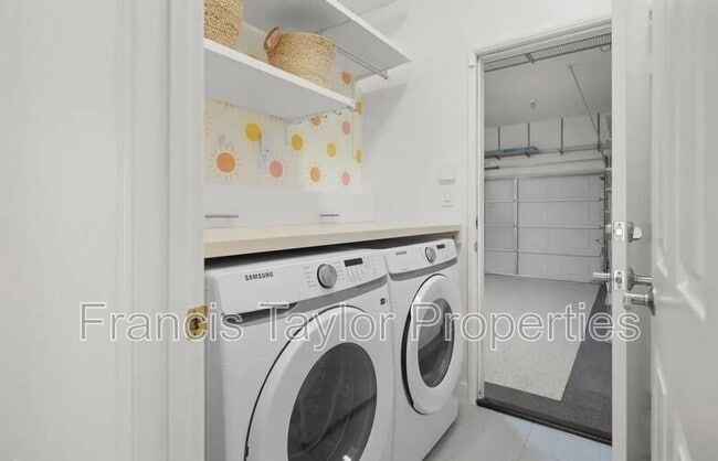 Building Photo - 1042 Alexandra Ln