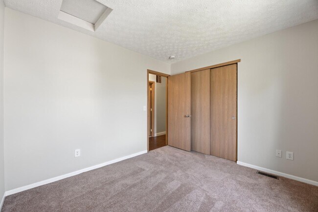 Building Photo - 106 Hewes St