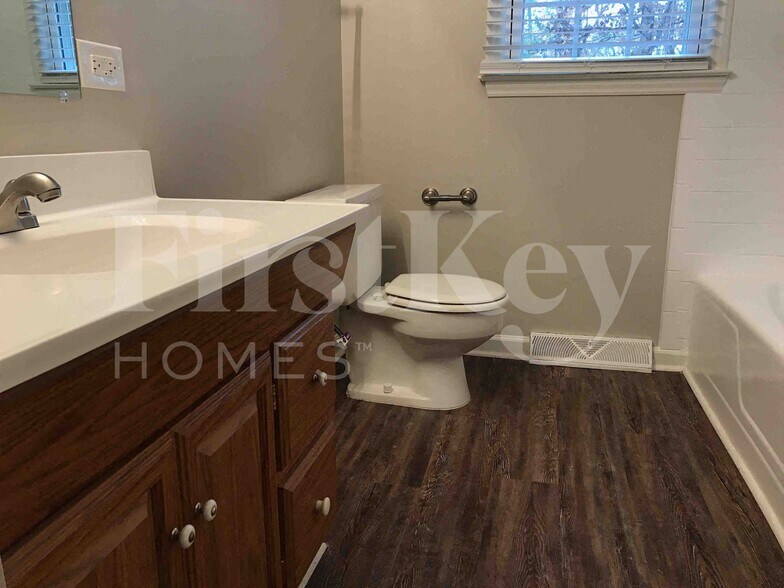 Building Photo - 4114 Farmbrooke Dr