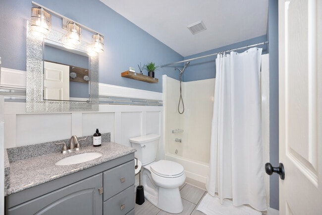 Building Photo - 417 S Dollar St