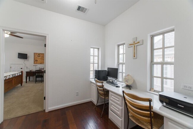 Building Photo - 6 W Monteagle Cir