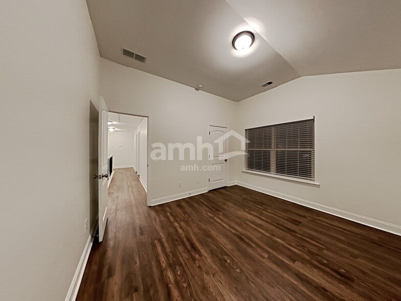 Building Photo - 6170 Oriole Ln