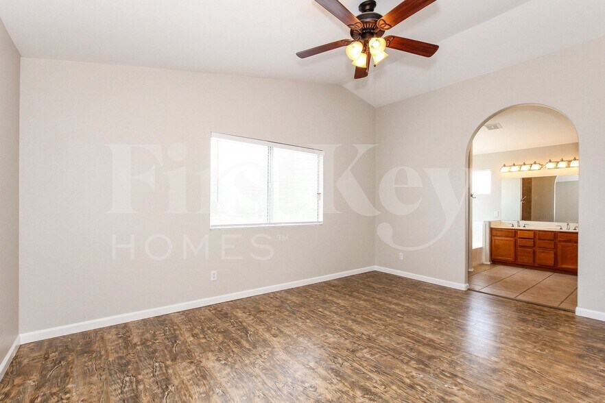 Building Photo - 12720 N 86th Dr