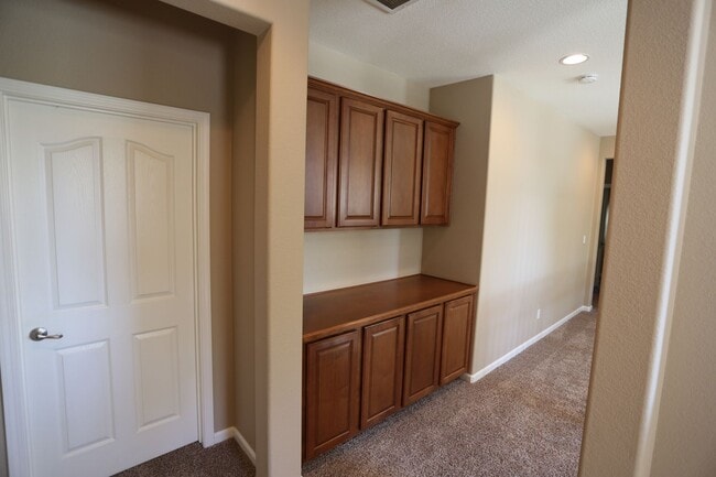Building Photo - Gorgeous Home located in the heart of Patt...