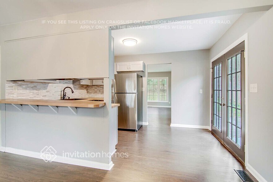 Building Photo - 1100 Chatham Ln