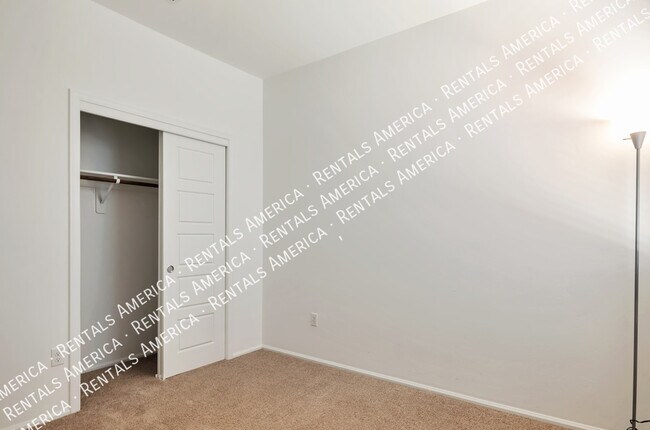 Building Photo - 6325 S Crescent Peak Dr